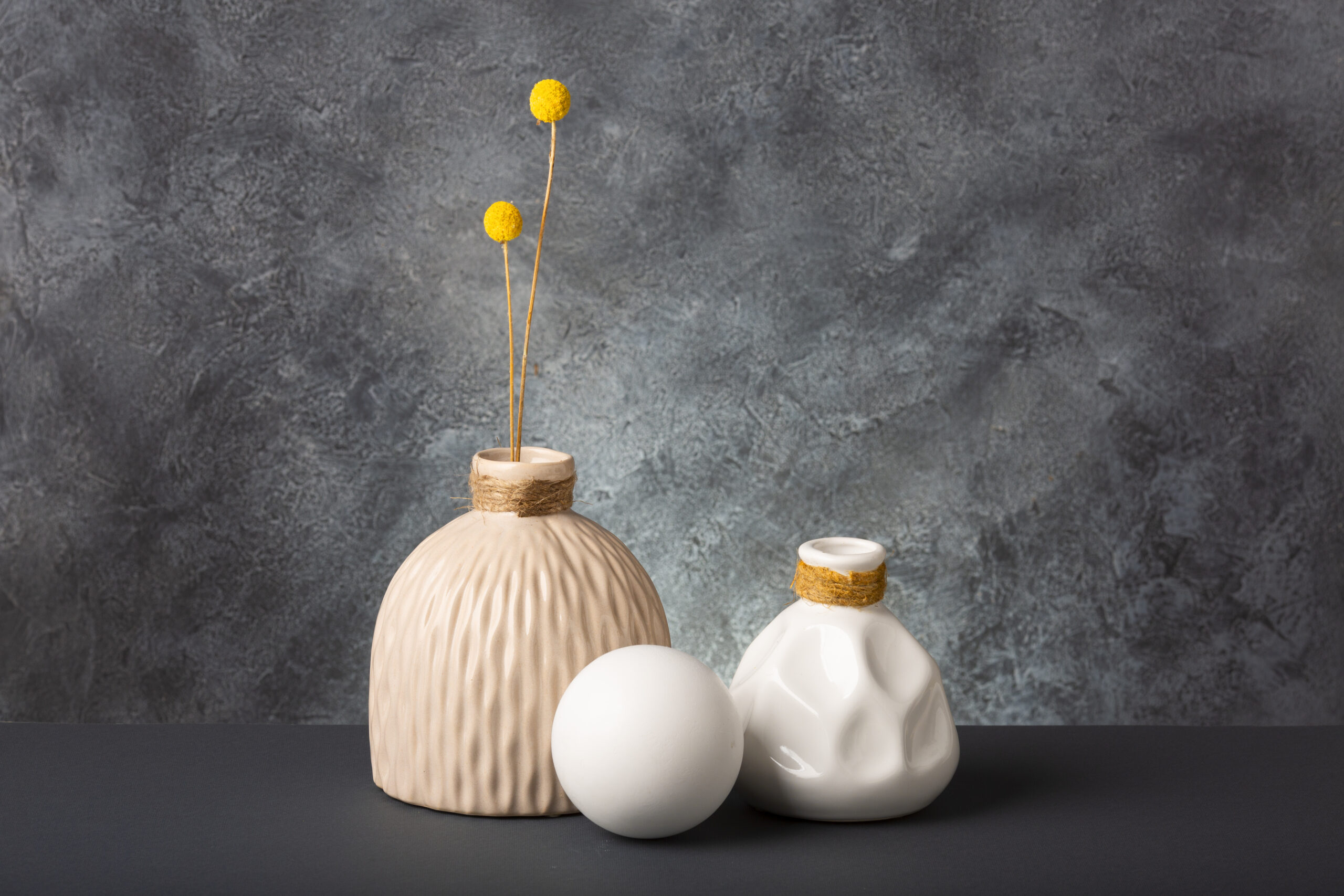 close-up-arrangement-modern-vases (1)