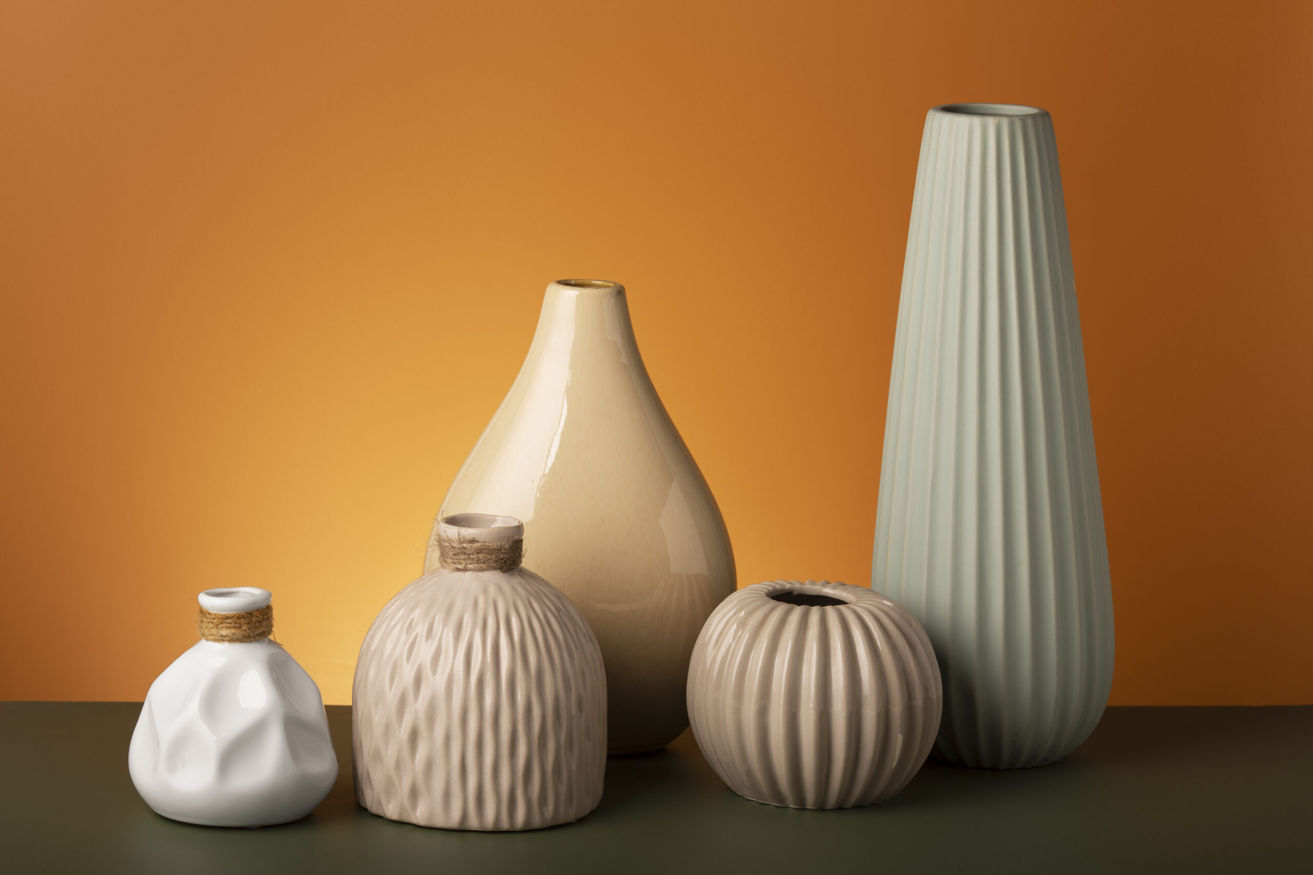 close-up-arrangement-modern-vases (2)